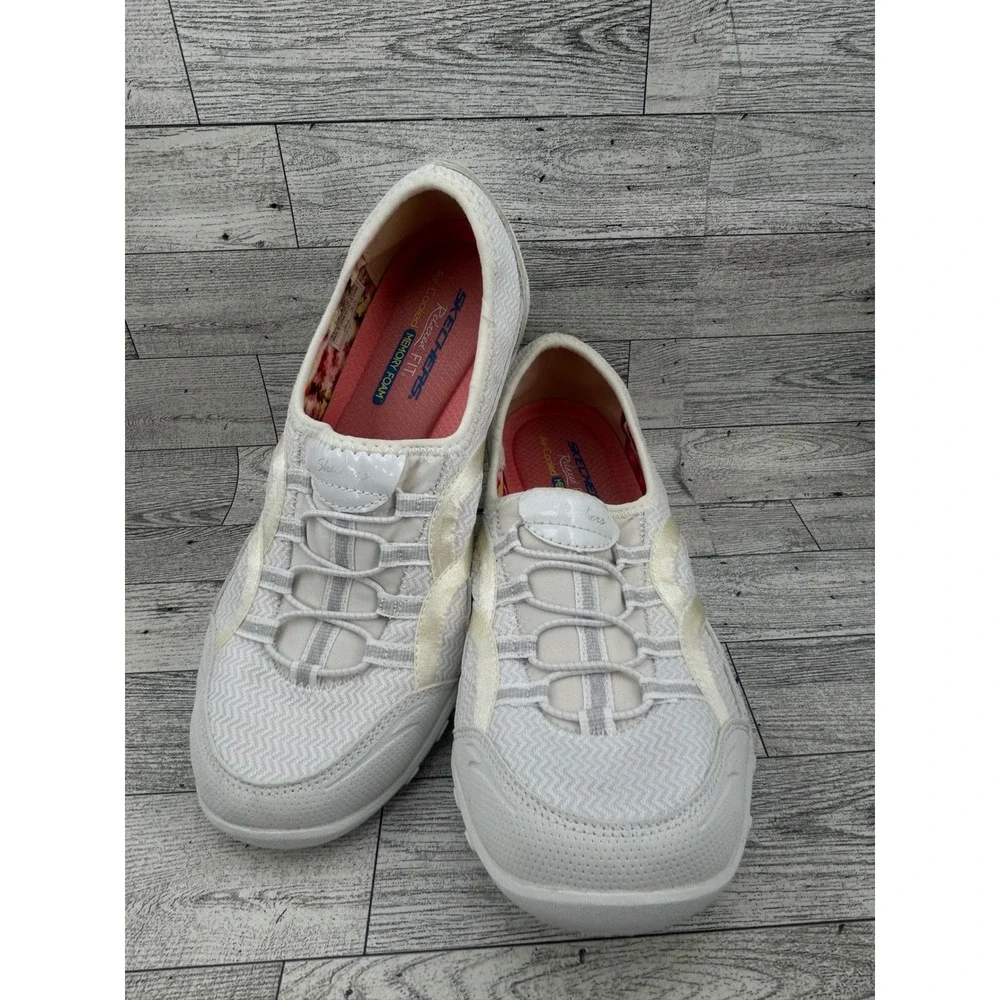 Skechers Relaxed Fit White Memory Foam Slip On Sneakers Shoes‎ Women Sz 10 23030